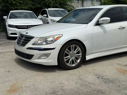 Used 2013 Hyundai Genesis 3.8 w/ Premium Pkg RWD image 4