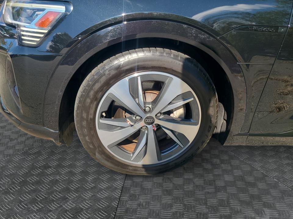 Used 2024 Audi Q8 e-tron Premium AWD/4WD image 27