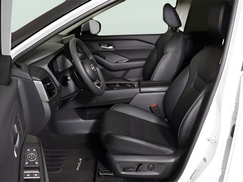 Used 2024 Nissan Rogue SL w/ SL Premium Package image 11