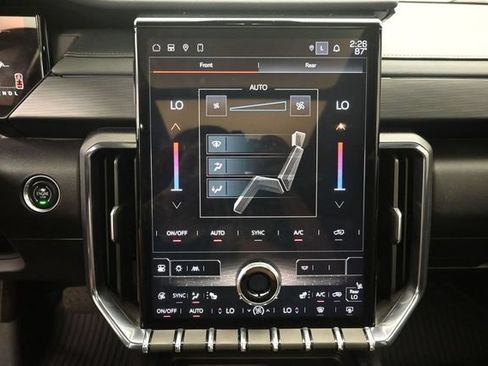 Used 2024 GMC Acadia AT4 w/ Luxury Package AWD/4WD image 16
