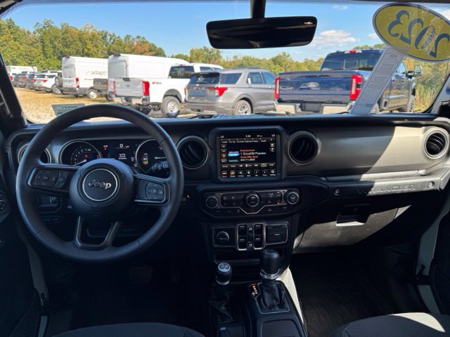 Used 2023 Jeep Wrangler Unlimited w/ Cold Weather Group AWD/4WD image 17