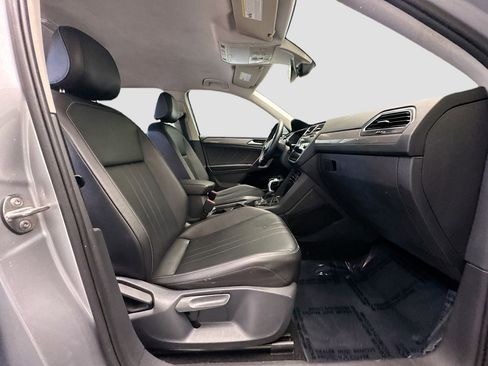 Used 2022 Volkswagen Tiguan SE image 18