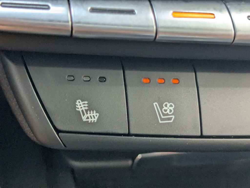 Used 2020 Cadillac XT4 Premium Luxury FWD image 23