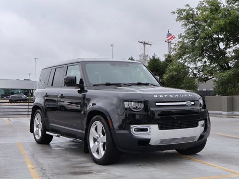 Used 2024 Land Rover Defender 110 SE AWD/4WD image 3