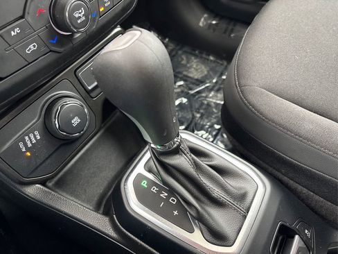 Used 2023 Jeep Renegade Latitude w/ Sun/Sound Group image 30