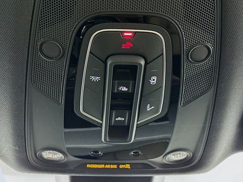 Used 2024 Audi Q5 e Premium Plus w/ Premium Plus Package image 17