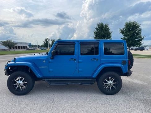 Used 2015 Jeep Wrangler Unlimited Sahara w/ Max Tow Package AWD/4WD image 5