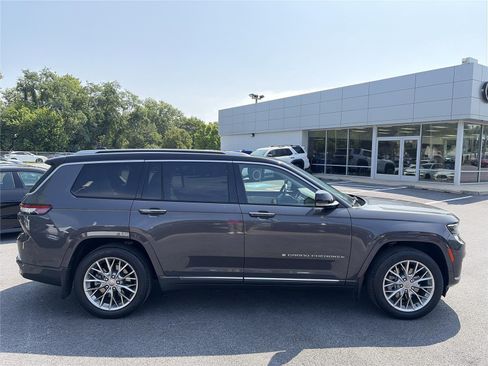 Used 2023 Jeep Grand Cherokee L Summit w/ Advanced Protech Group IV AWD/4WD image 6