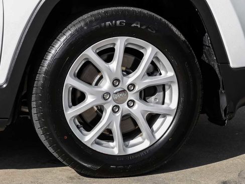 Used 2018 Jeep Cherokee Latitude image 54