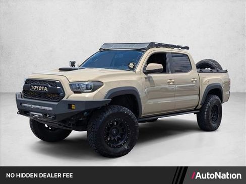 Used 2017 Toyota Tacoma TRD Off-Road AWD/4WD image 1