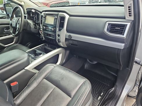 Used 2018 Nissan Titan PRO-4X w/ Pro-4x Convenience Package image 17