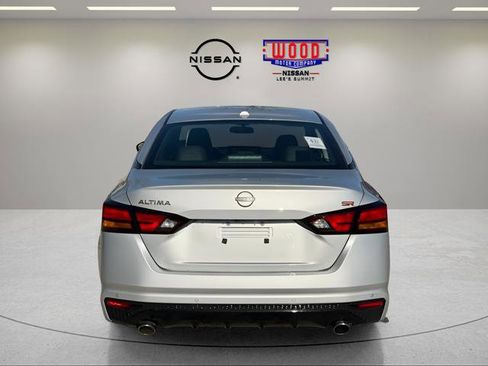 Used 2025 Nissan Altima 2.5 SR w/ SR Premium Package image 3