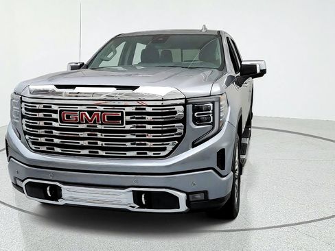 Used 2023 GMC Sierra 1500 Denali w/ Technology Package AWD/4WD image 8