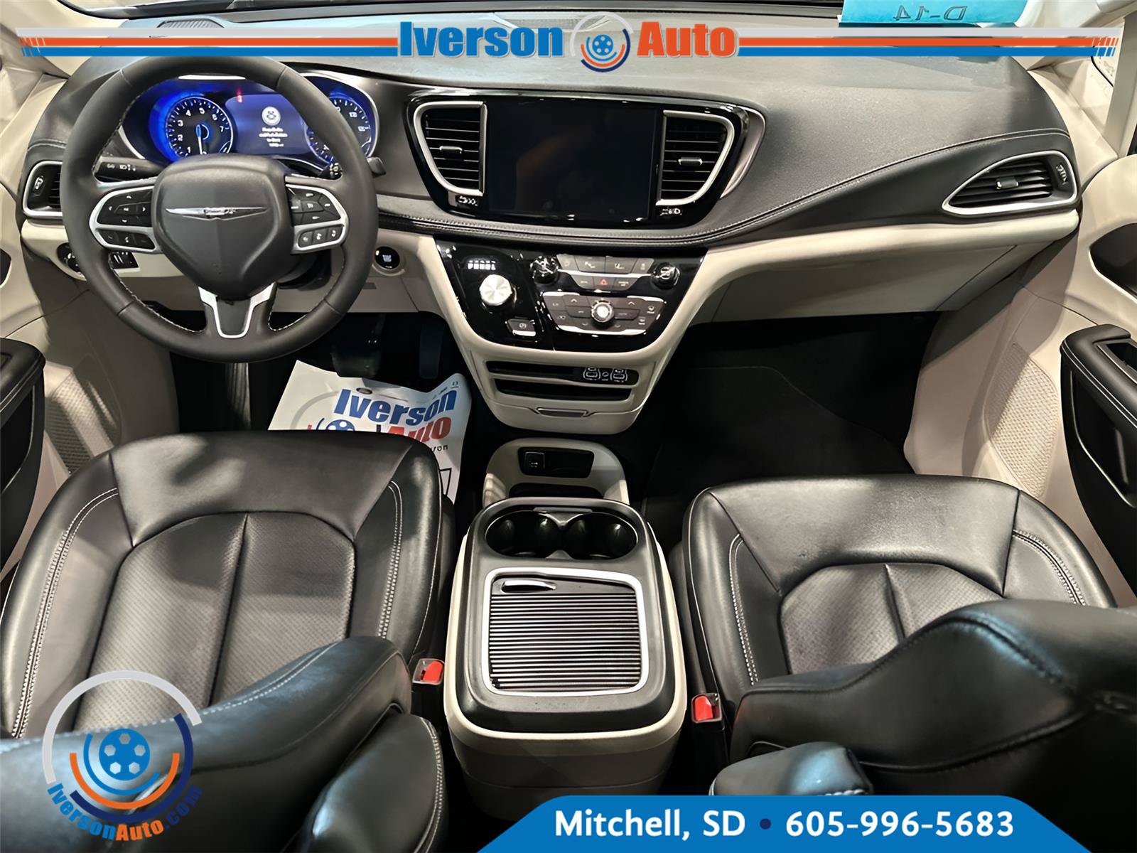 Used 2024 Chrysler Pacifica Touring-L AWD/4WD image 27