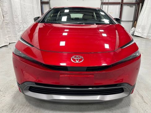 Used 2025 Toyota Prius XLE image 2