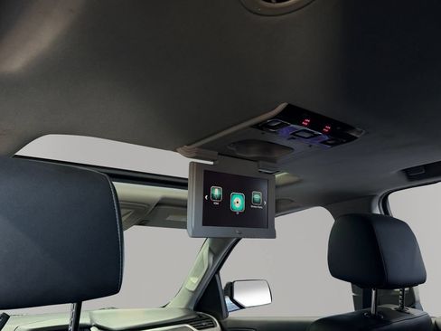 Used 2019 Chevrolet Suburban LT RWD image 17