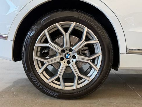 Used 2021 BMW X7 xDrive40i w/ Premium Package AWD/4WD image 9