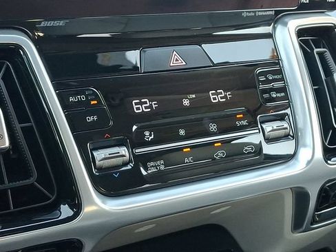 Certified 2023 Kia Sorento SX Prestige w/ Panoramic Sunroof Package AWD/4WD image 17