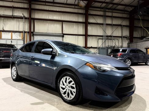 Used 2017 Toyota Corolla LE FWD image 1