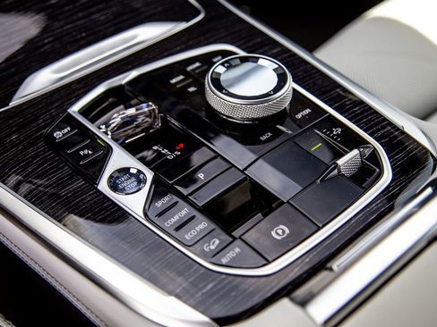 New 2026 BMW X7 xDrive40i w/ Executive Package image 14