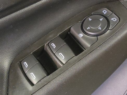 Used 2021 Chevrolet Equinox LT image 27