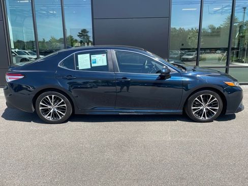 Used 2020 Toyota Camry SE AWD/4WD image 3