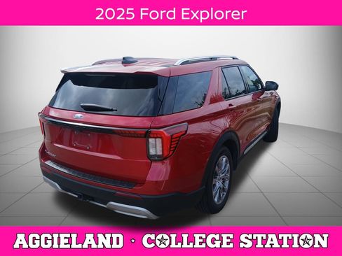 Used 2025 Ford Explorer Platinum RWD image 2