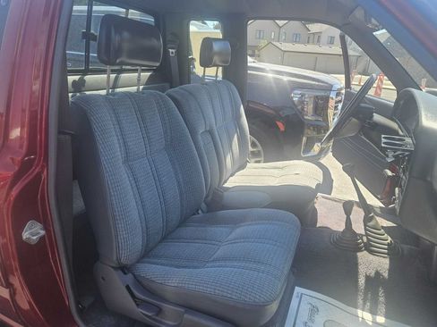 Used 1990 Toyota Pickup Deluxe AWD/4WD image 17