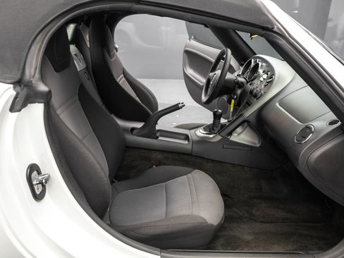 Used 2007 Pontiac Solstice Convertible image 29