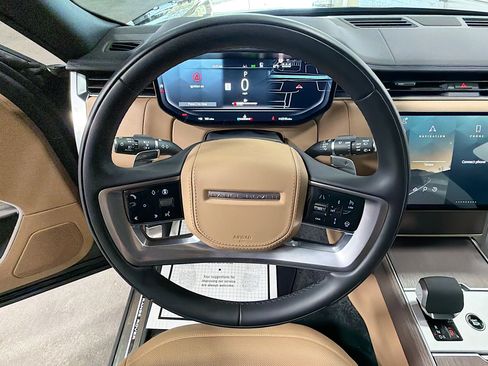 Used 2025 Land Rover Range Rover SE image 37