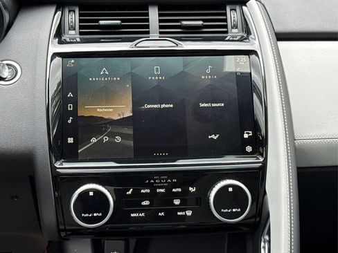 Used 2024 Jaguar E-PACE R-Dynamic SE image 21