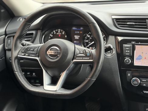 Used 2019 Nissan Rogue SV w/ Premium Package image 22