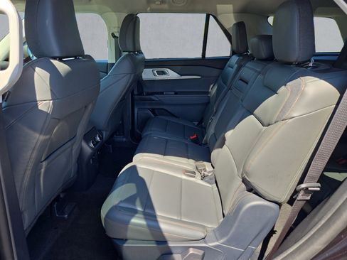 Used 2025 Ford Explorer Active w/ Active Comfort Package AWD/4WD image 23