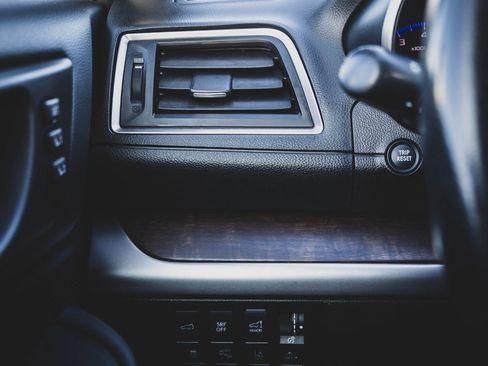 Used 2017 Subaru Outback 3.6R Limited image 13