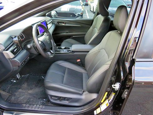 Used 2025 Toyota Camry XSE image 11