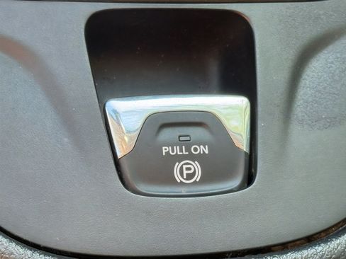 Used 2018 Jeep Cherokee Latitude Plus w/ Trailer Tow Group image 29