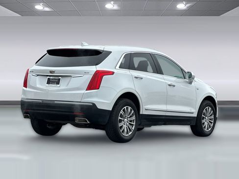 Used 2018 Cadillac XT5 Luxury w/ Driver Awareness Package image 9