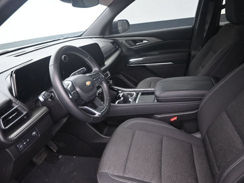 Used 2024 Chevrolet Traverse LS FWD image 12