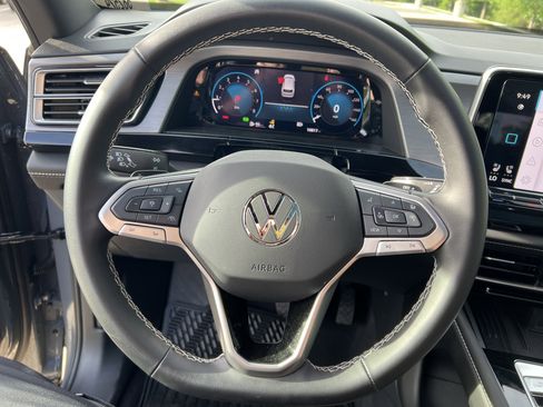 Certified 2025 Volkswagen Atlas Cross Sport SE w/ Panoramic Sunroof Package FWD image 17