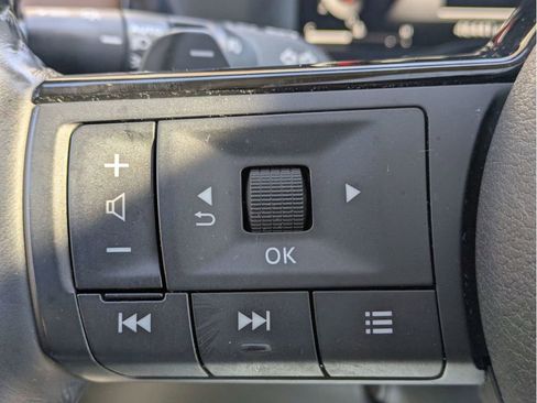 Used 2023 Nissan Pathfinder Platinum image 14