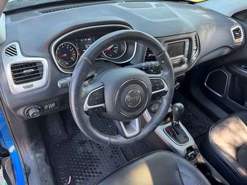 Used 2018 Jeep Compass Latitude w/ Cold Weather Group AWD/4WD image 22