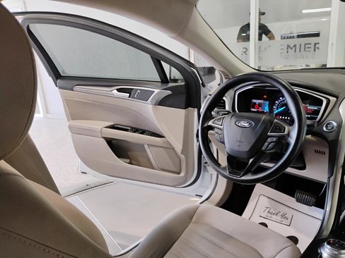 Used 2019 Ford Fusion SE FWD image 38