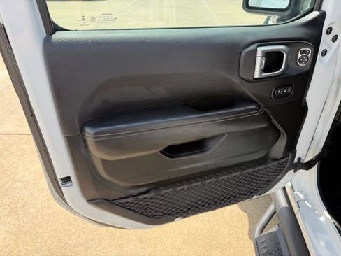 Used 2020 Jeep Gladiator Rubicon AWD/4WD image 11