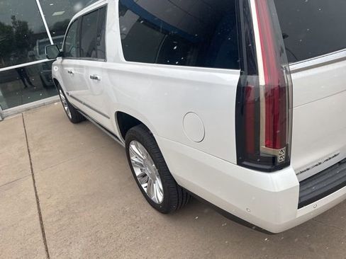 Used 2019 Cadillac Escalade ESV Platinum image 3