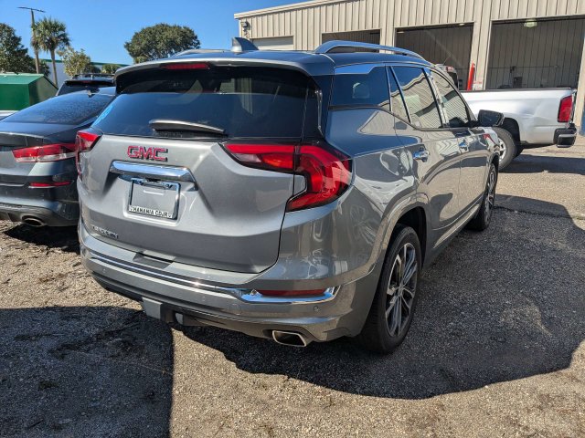 Used 2020 GMC Terrain Denali w/ Denali Premium Package FWD image 5