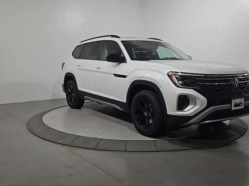 New 2026 Volkswagen Atlas Peak Edition AWD/4WD image 7