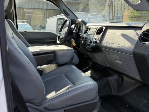 Used 2014 Ford F550 4x4 Regular Cab Super Duty image 16
