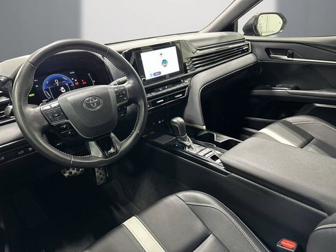 Used 2025 Toyota Camry SE FWD image 13