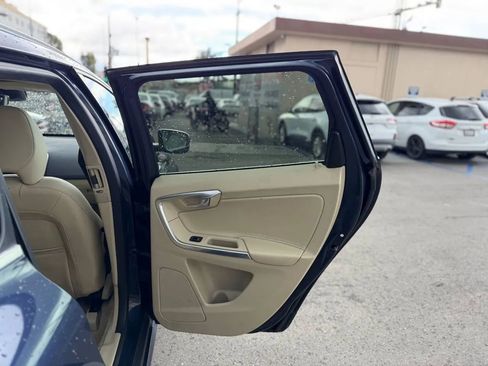 Used 2015 Volvo XC60 T5 AWD/4WD image 30