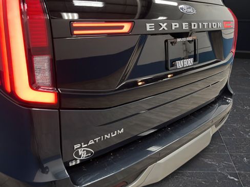 Used 2025 Ford Expedition Platinum AWD/4WD image 36